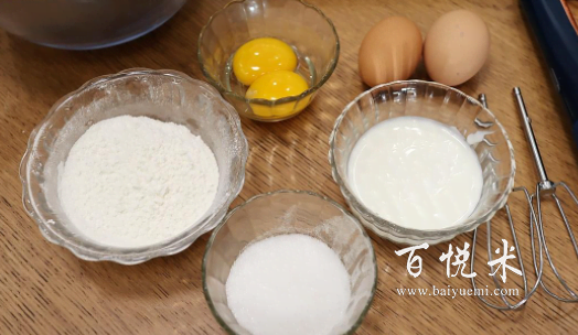 2個雞蛋就能烤出12個無油酸奶杯子蛋糕,口感柔軟